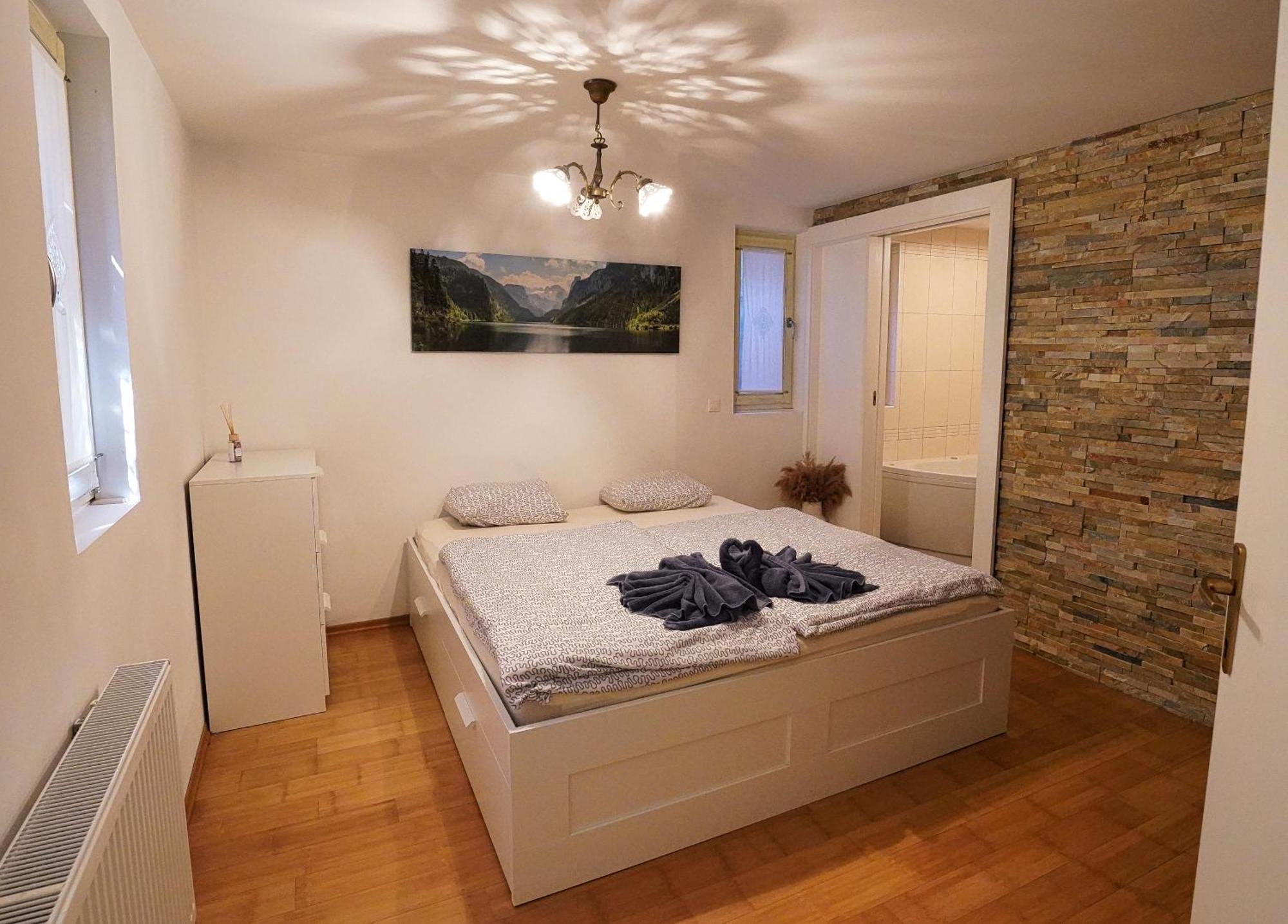 Apartment Mojstrovka With Terrace In City Center Kranjska Gora Bagian luar foto