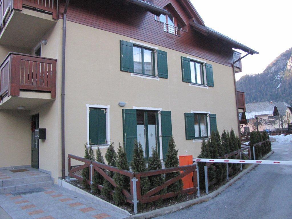 Apartment Mojstrovka With Terrace In City Center Kranjska Gora Ruang foto