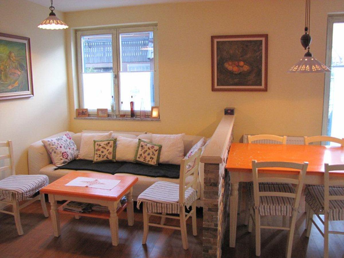 Apartment Mojstrovka With Terrace In City Center Kranjska Gora Ruang foto